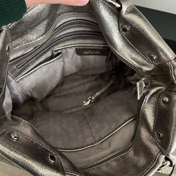 EUC Micheal Kors silver metallic purse - Picture 10 of 11